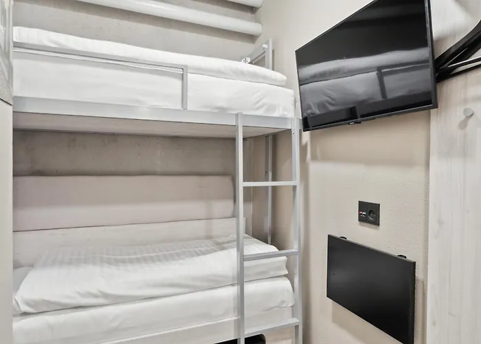 Fyrtojet - We Give Less Save 호텔 오덴세