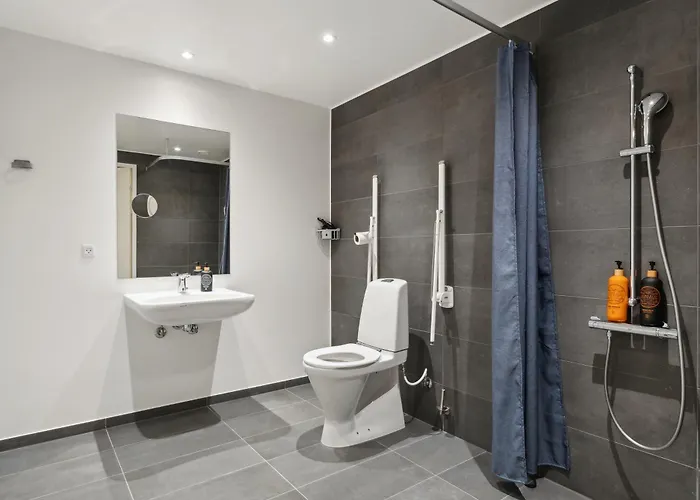 Fyrtojet - We Give Less Save 호텔 오덴세