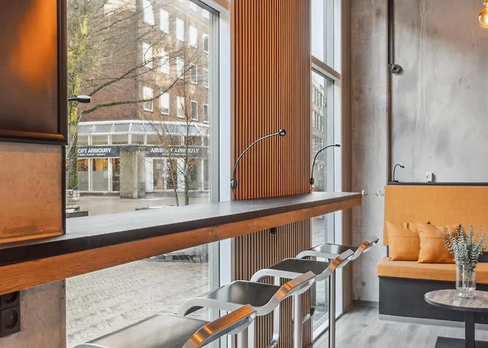 Fyrtojet - We Give Less Save 호텔 오덴세